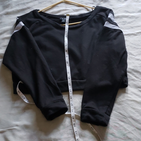 U 2 B top - Picture 4 of 4